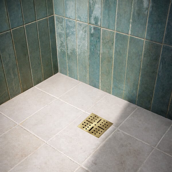 AURLANE - Receveur de Douche à Carreler 160x90cm avec Bonde à Sortie Horizontale - Grille Finition Or Brossé - large