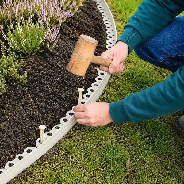 GT GARDEN - Bordure de jardin flexible blanche - 4 cm x 10 mètres avec 20 piquets d'ancrage - large