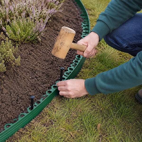 GT GARDEN - Bordure de jardin flexible verte - 3,8 cm x 10 mètres avec 20 piquets d'ancrage - large