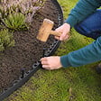GT GARDEN - Bordure de jardin flexible noire - 5 cm x 10 mètres avec 20 piquets d'ancrage - vignette