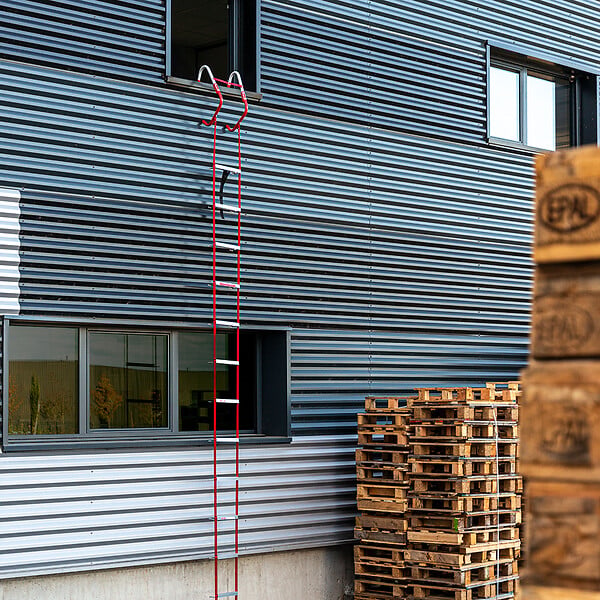ANGELEYE - Échelle de Secours 4,5 m – Pliable, Légère et Robuste - Capacité 450 kg - large