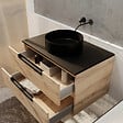 AURLANE - Meuble salle de bains 80 cm a Suspendre Decor Bois et Plan Noir - 2 Tiroirs - Vasque Noire 36 cm - vignette
