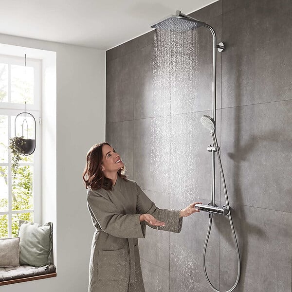 HANSGROHE - Hansgrohe Colonne de douche Crometta E 240 EcoSmart + cadeau gratuit raclette de douche avec ventouse, chrome (27281000-E32) - large