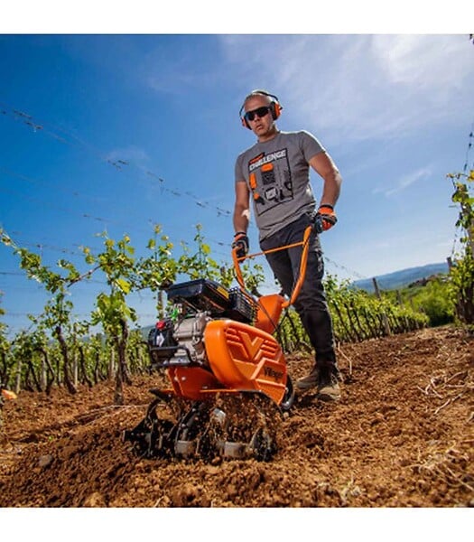VILLAGER - Motobineuse thermique 2,2cv petite largeur 4 fraises protèges plantes VILLAGER VTB 4310V - large