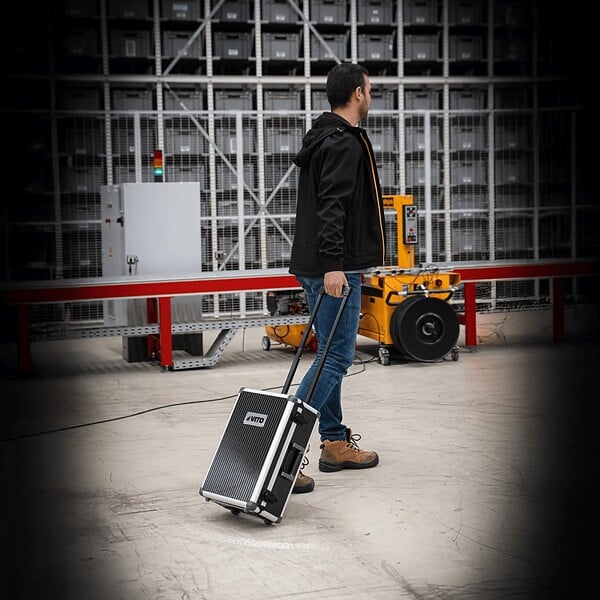 VITO - Mallette à Outils Valise et Trolley 137 Outils Servante sur roues Douilles, Cliquets, Clés, Tournevis, Pinces, Marteau VITO - large