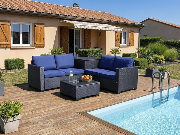 HABITAT ET JARDIN - Salon de jardin en résine tressée avec coffre de rangement "Riley" - 4 places - Bleu foncé - large