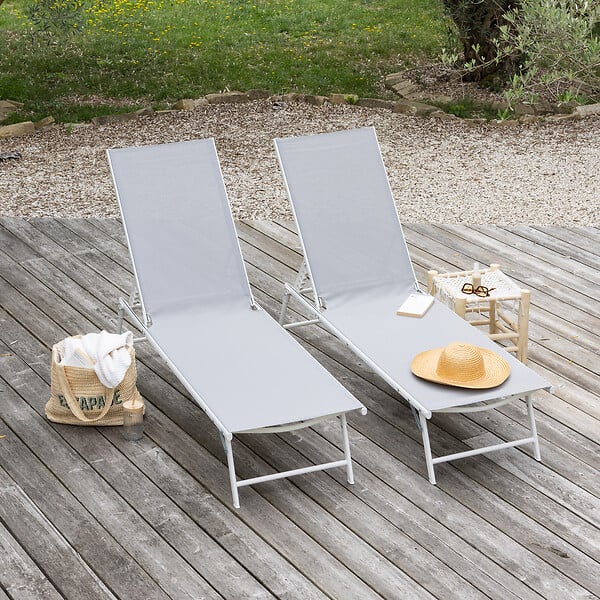 HAPPY GARDEN - Lot de 2 bains de soleil pliants SICILIA en textilène gris - structure blanche - large