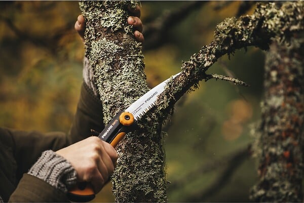 FISKARS - Scie à lame rétractable 160mm - Acier trempé - Xtract - large