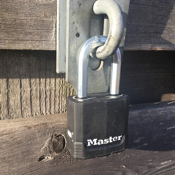 MASTER LOCK - Cadenas haute sécurité à clé acier-zinc 49mm anse d.8xh.38mm 4 clés - large
