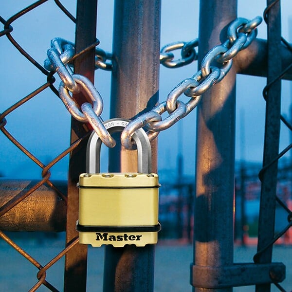 MASTER LOCK - Cadenas à clé acier laminé finition laiton 45mm anse octo d.8xh.38mm - large