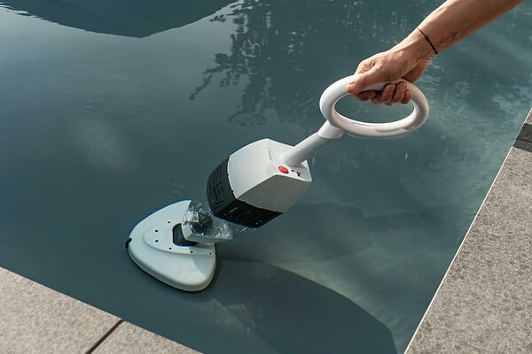 UBBINK PIS - Aspirateur Pool Accu Cleaner - Conteneur de 4680L-h - large