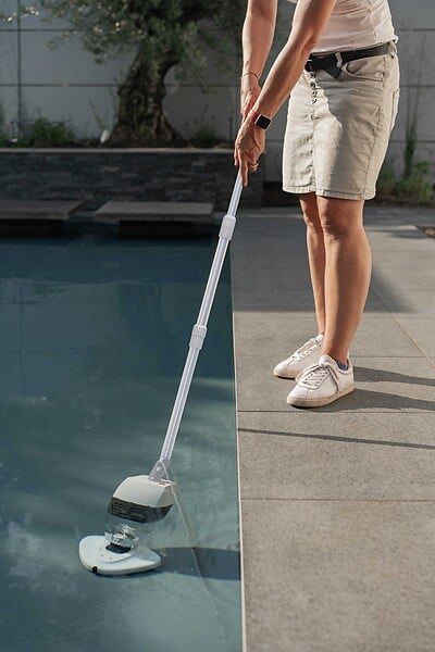 UBBINK PIS - Aspirateur Pool Accu Cleaner - Conteneur de 4680L-h - large