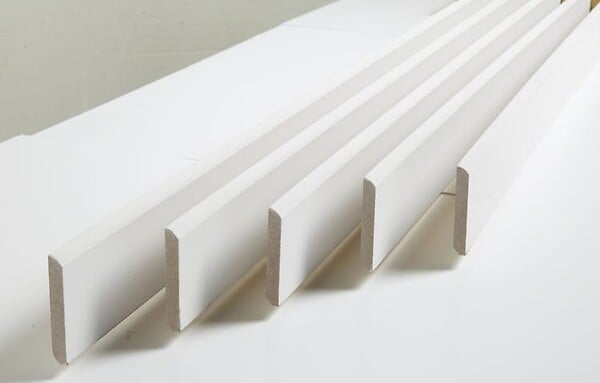 UT BOIS - Plinthes revêtues arrondies MDF - Blanc - Lot de 5 - L.2m - large