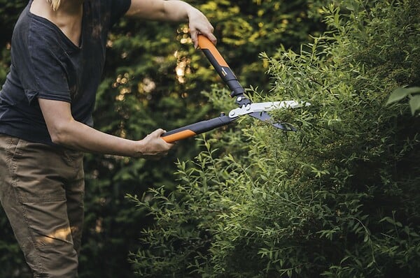 FISKARS - Cisaille à haies PowerGearx- Acier - 66,5cm - large