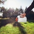 GT GARDEN - Épandeur manuel à engrais ou gazon - 2 litres - vignette