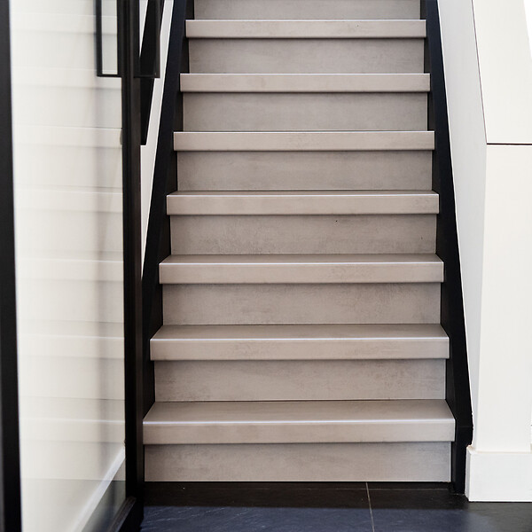 FORESTEA - Marche rénovation d'escalier stratifié light grey 1300 x 380 x 56 mm - PEFC 70% - large
