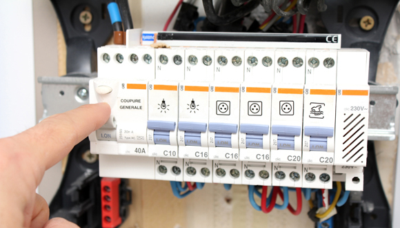 Comment Installer Un Disjoncteur Dans Le Tableau lectrique Brico Cash comment-installer-un-disjoncteur-dans-le-tableau-lectrique-brico-cash